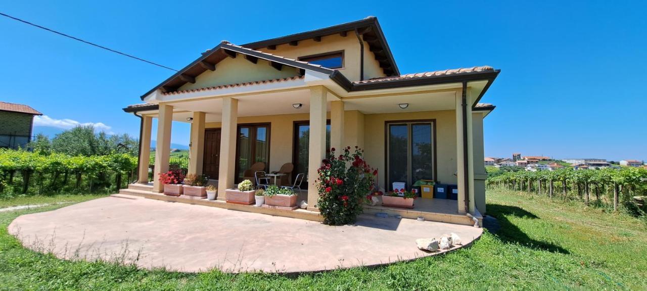 B & B Le Tre Rose Tollo Exterior photo