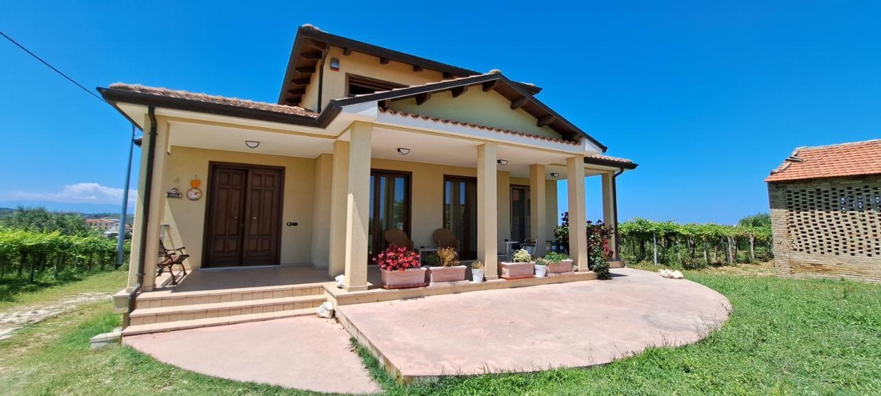 B & B Le Tre Rose Tollo Exterior photo