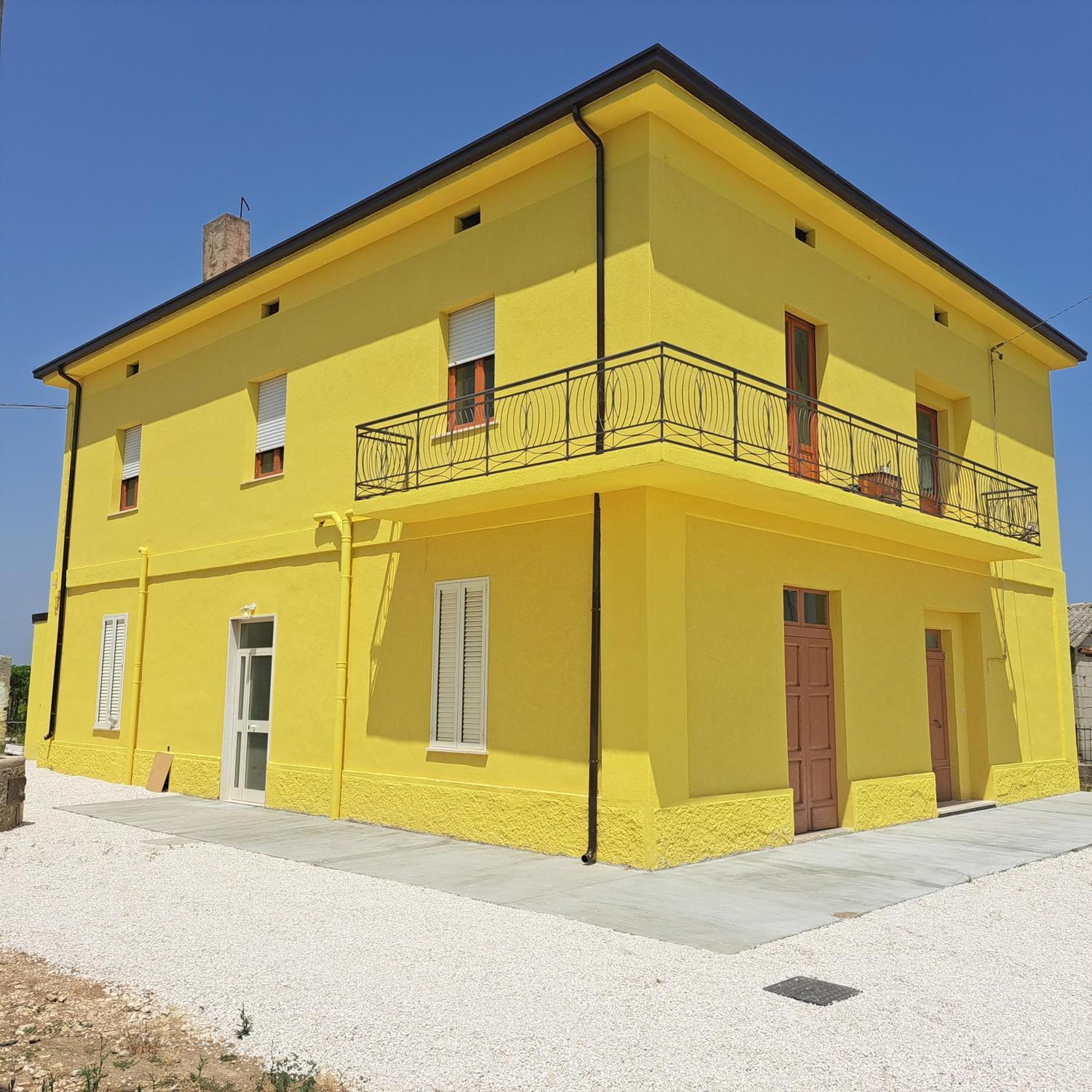 B & B Le Tre Rose Tollo Exterior photo